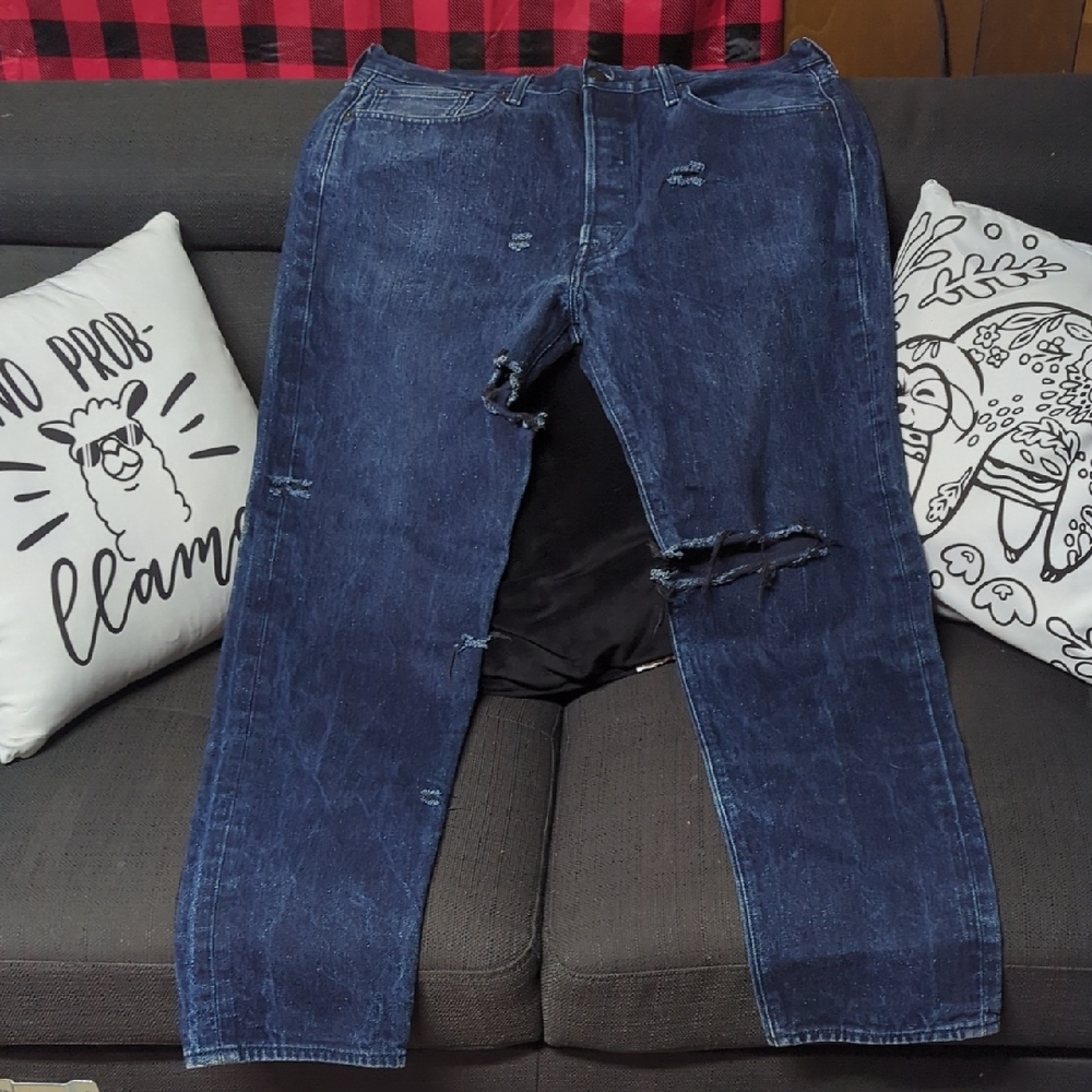 Men's Relaxed Fit Distressed Blue Jeans